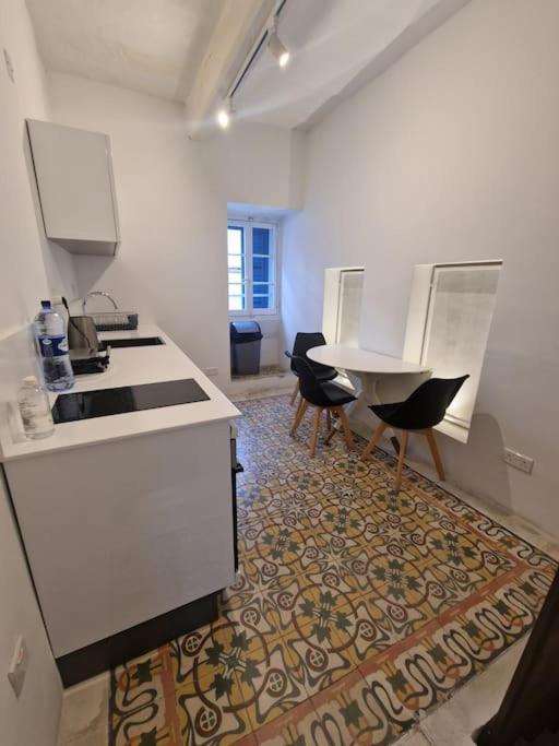 No 60, 2Nd Floor, Centrally Located, Fully Equipped Studio Apt Il-Furjana Exterior foto